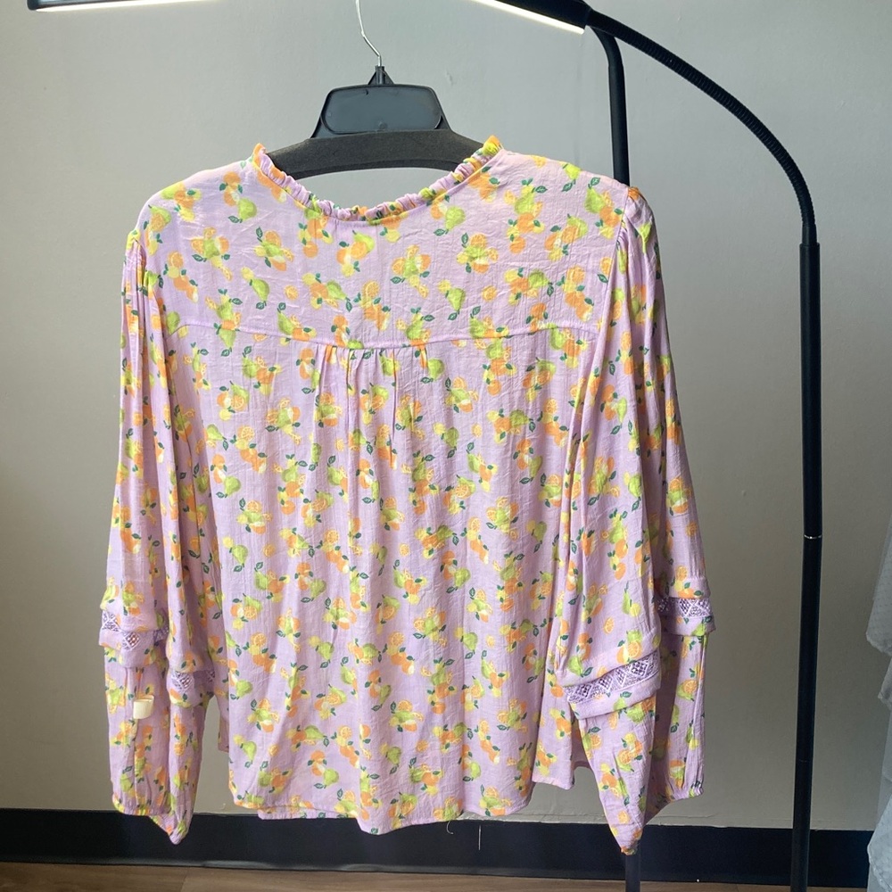 Zac & Rachel top boho lemon and fruit print crochet like details lavender 3X - Picture 10 of 17